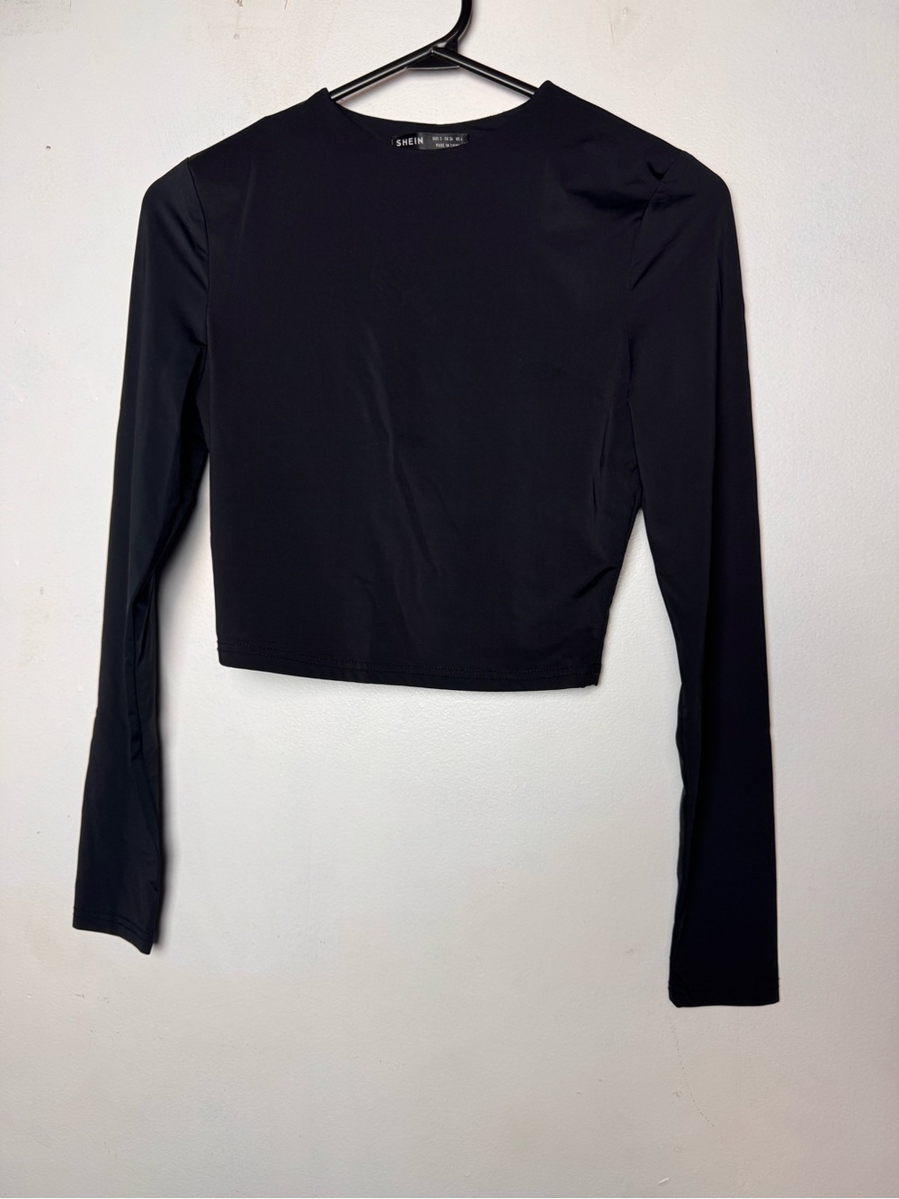 Black longsleeve crop top